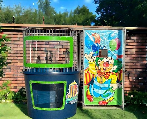Dunk Tank with Clown Scenery